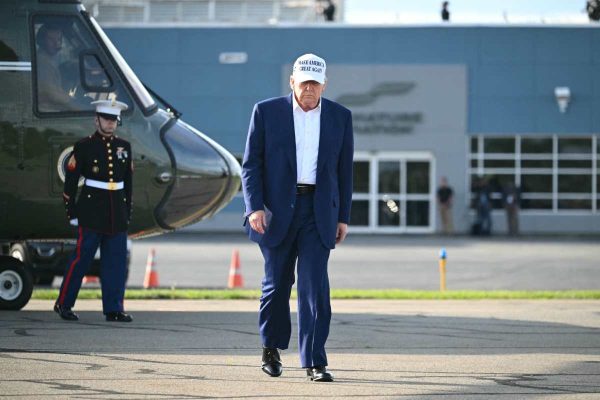 Trump extiende plazo para aranceles a la Unión Europea