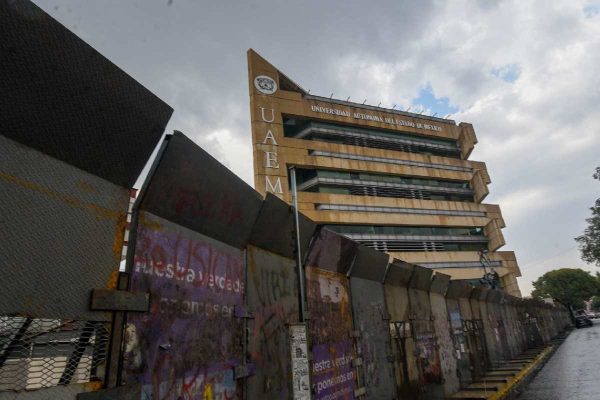 UAEMéx pospone proceso de elección de nueva rectora debido a protestas; facultades continúan en paro