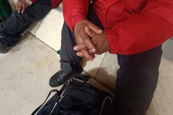 Una noche con las personas sin techo que duermen en el aeropuerto de Barajas, España
