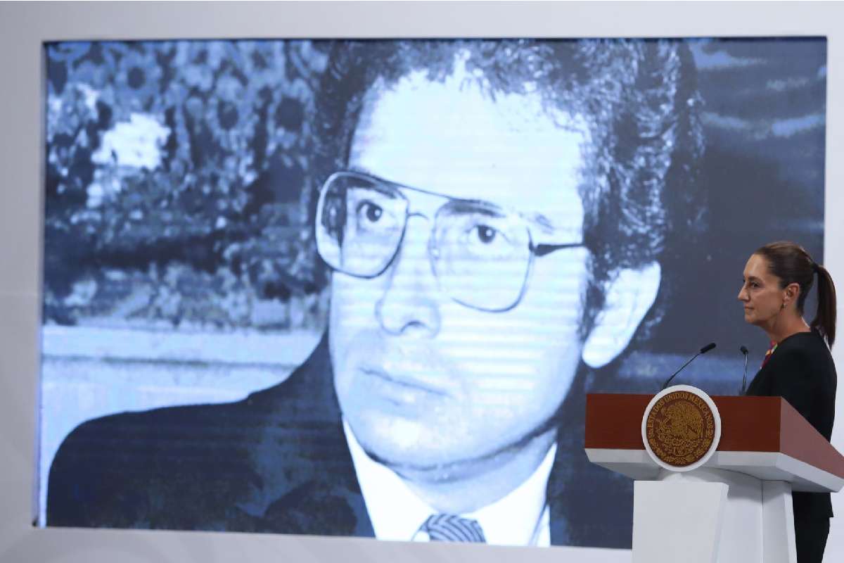 Sheinbaum eleva tono contra Zedillo; exhiben en mañanera "saqueo" del Fobaproa