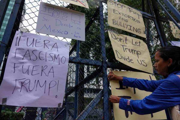 Activistas y ciudadanos marchan en diferentes puntos de México contra las redadas en EU