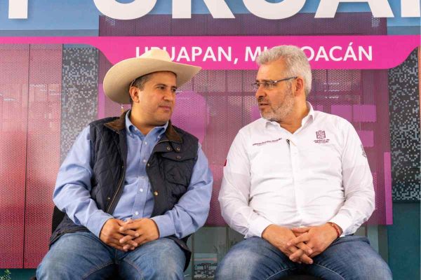 Alcalde de Uruapan, Michoacán, muestra video de presuntos criminales en campo de adiestramiento