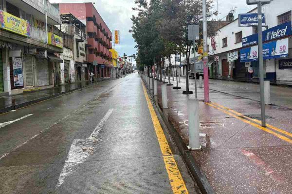 Balaceras, bloqueos y quema de negocios en Zitácuaro, Michoacán; piden a la población resguardarse
