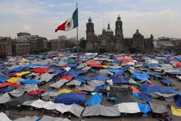 CNTE plantón zocalo protestas gobierno ISSSTE