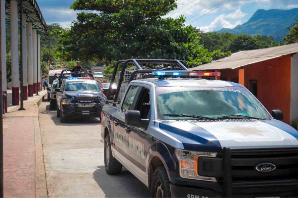 Detienen a cinco policías de Sunuapa, Chiapas; los acusan de homicidio de una mujer detenida