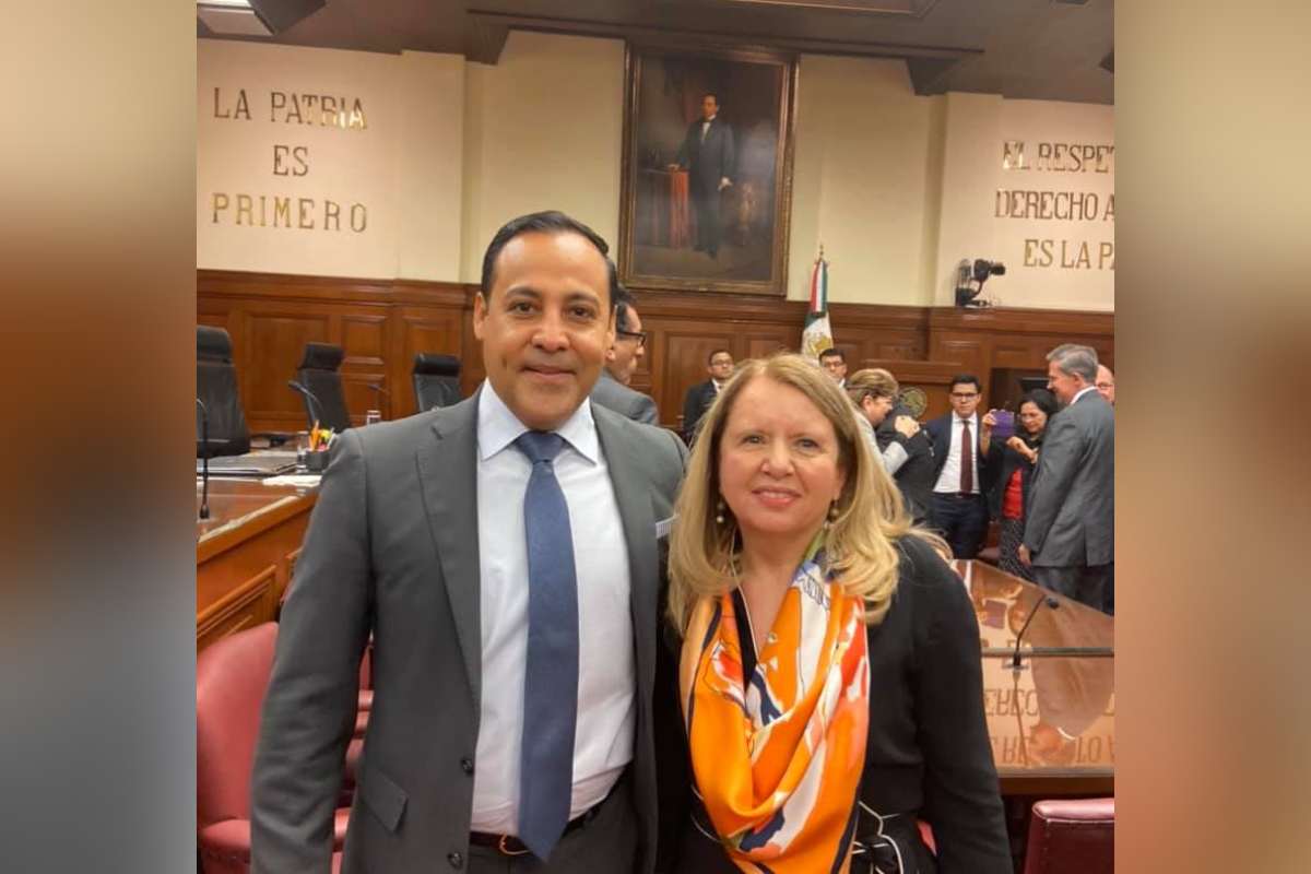 Giovanni Figueroa junto a Loretta Ortiz Ahlf, cuando ella era Consejera de la Judicatura Federal