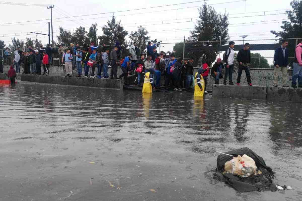 Hospital General del IMSS 53 en Edomex se inunda tras fuertes lluvias; avanza desinfección y se evalúan daños al equipo 