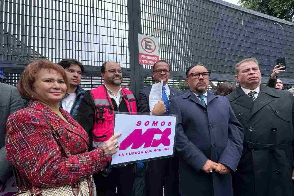 Integrantes de Somos MX, juntos con jueces y magistrados presentaron una impugnación de la elección judicial