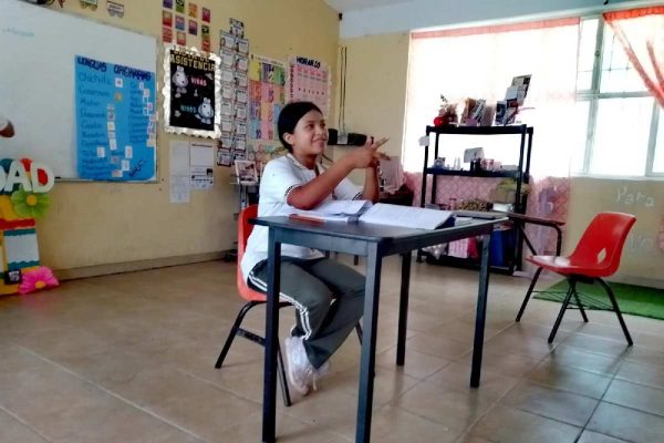 Jaqui Simón, la única egresada de una telesecundaria en comunidad de Tixtla