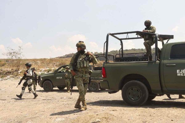 Once detenidos por explosión de mina en Michoacán son exmilitares colombianos, confirma Petro