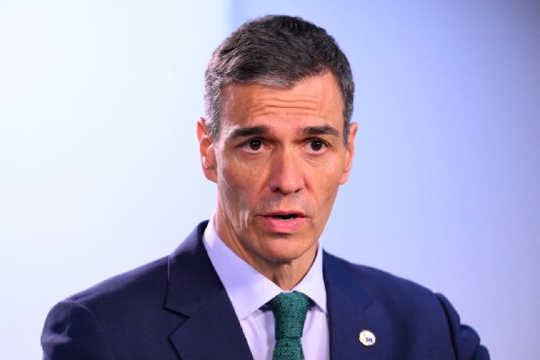Pedro Sánchez, presidente de España, se encuentra en una crisis política tras darse a conocer un caso de corrupción que involucra a sus principales aliados