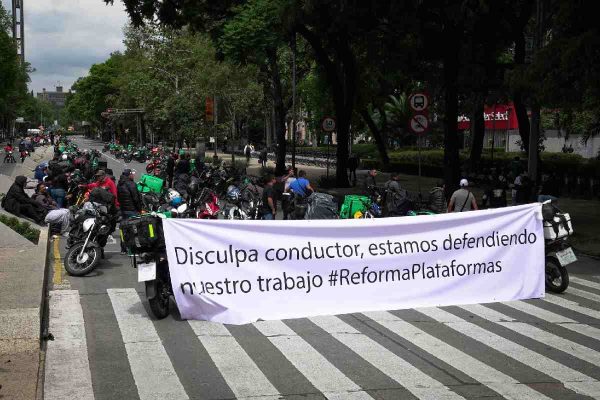 Protesta de repartidores por aplicación en contra de la nueva reforma