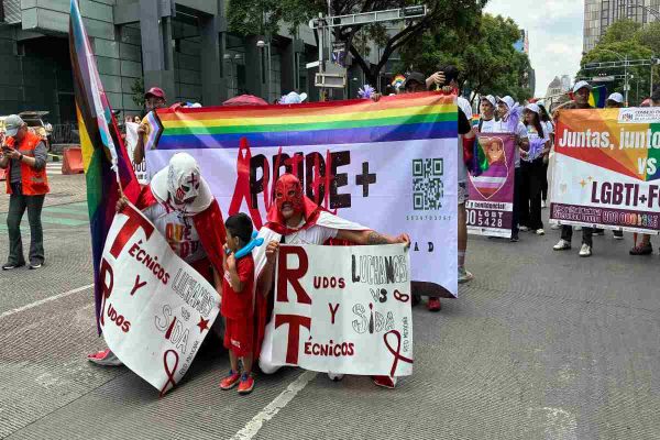 Protesta por desapariciones LGBT y crímenes de odio persistió entre fiesta y el color de la Marcha