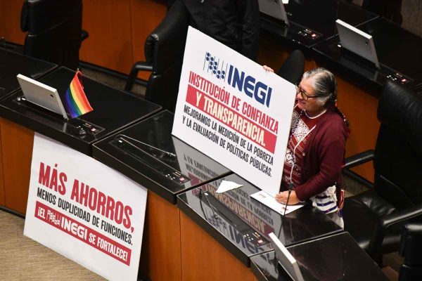 Senado aprueba reforma que desaparece al Coneval y transfiere funciones al Inegi