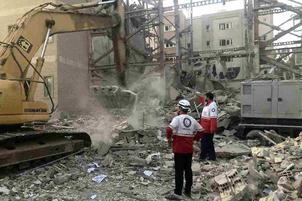 Servicios de emergencia de Irán tras ataque de Israel