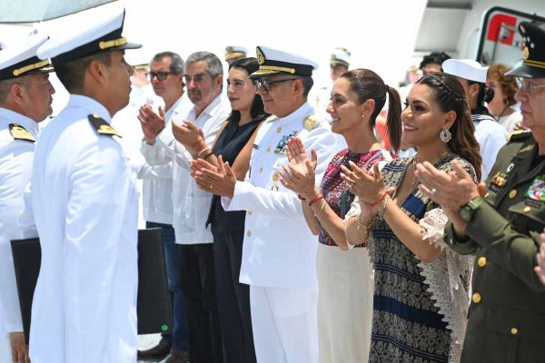 Sheinbaum homenajea cadetes, América Yamileth y Adal Jair, víctimas de accidente de Buque Cuauhtémoc