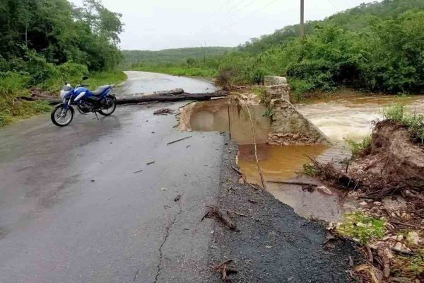 Sur de Quintana Roo colapsa con la Onda Tropical Siete, más de 20 comunidades afectadas