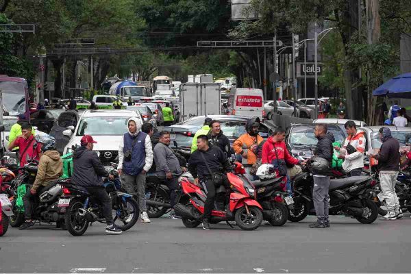 Trabajadores de aplicaciones de reparto se manifiestan en CDMX contra nueva reforma a plataformas