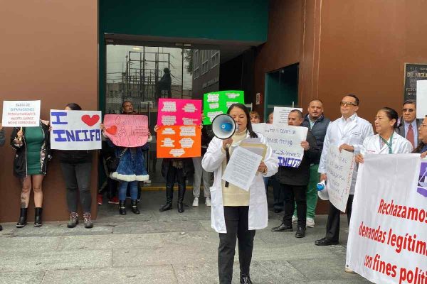 Trabajadores del INCIFO que aseguran defienden a la institución