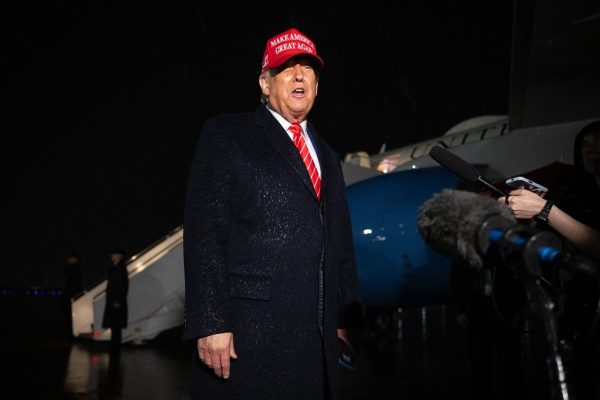 Trump firma decreto para aumentar aranceles del 50% a aluminio y acero; entra en vigor mañana
