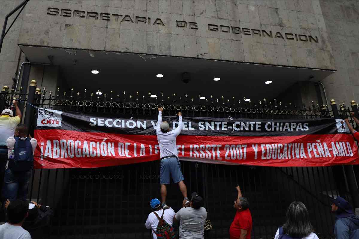 CNTE mantiene plantón en el Zócalo ante falta de acuerdos; se prevé concentración frente a Gobernación
