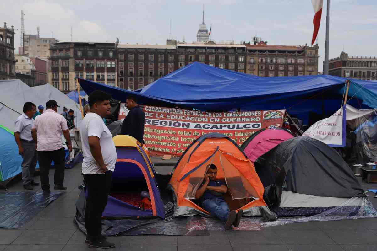 CNTE mantiene plantón en el Zócalo ante falta de acuerdos; se prevé concentración frente a Gobernación