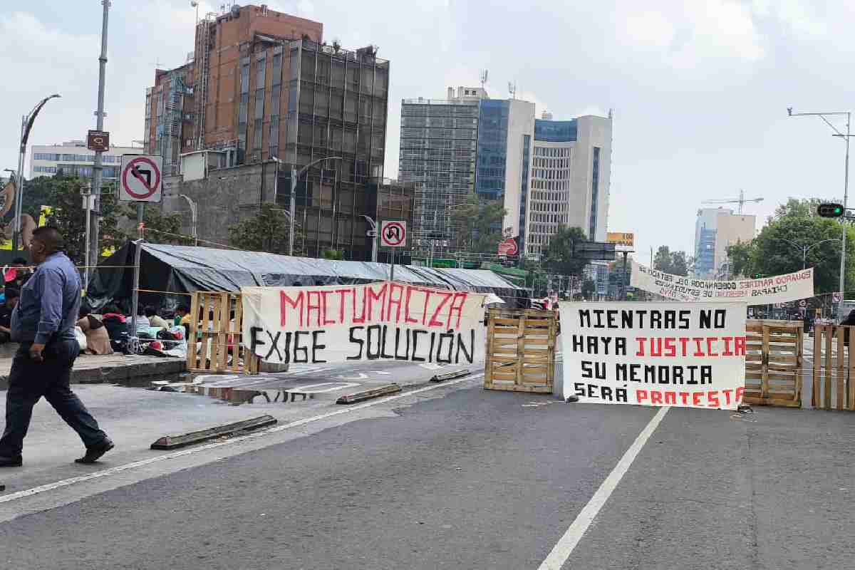 CNTE protesta insurgentes y Reforma. 