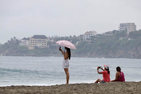 Se forma tormenta tropical Flossie en el Pacífico y Barry en el Atlántico; prevén fuertes lluvias en 8 estados