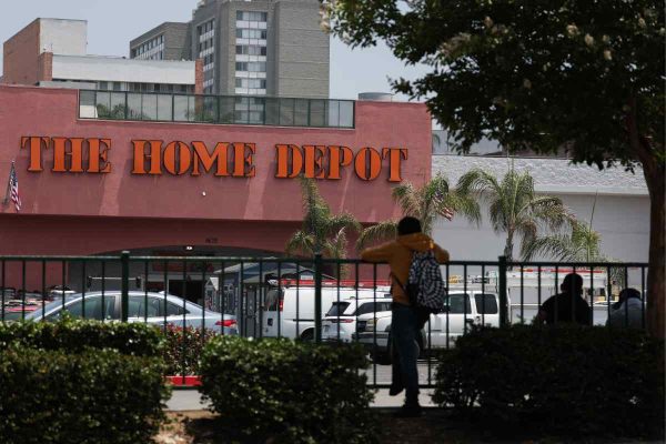 migrantes trabajan en EU pese a redadas