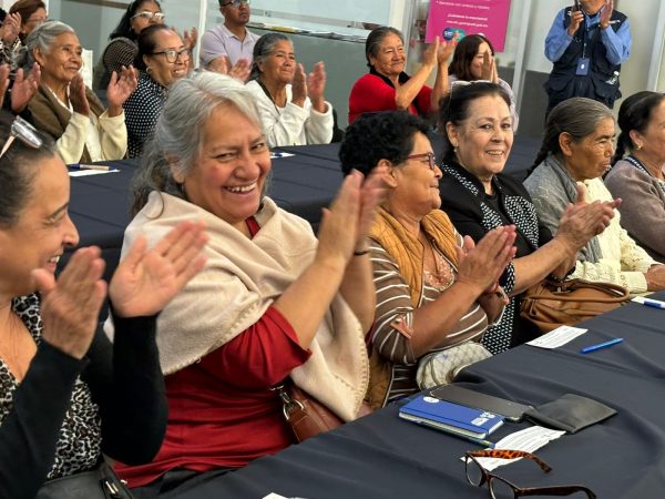 Sus esposos trabajaron en Estados Unidos antes de morir: viudas de migrantes buscan ejercer su derecho a la pensión