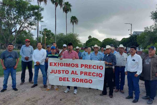 Agricultores de Tamaulipas bloquean el Puente Reynosa-Pharr; exigen apoyos para el precio del sorgo