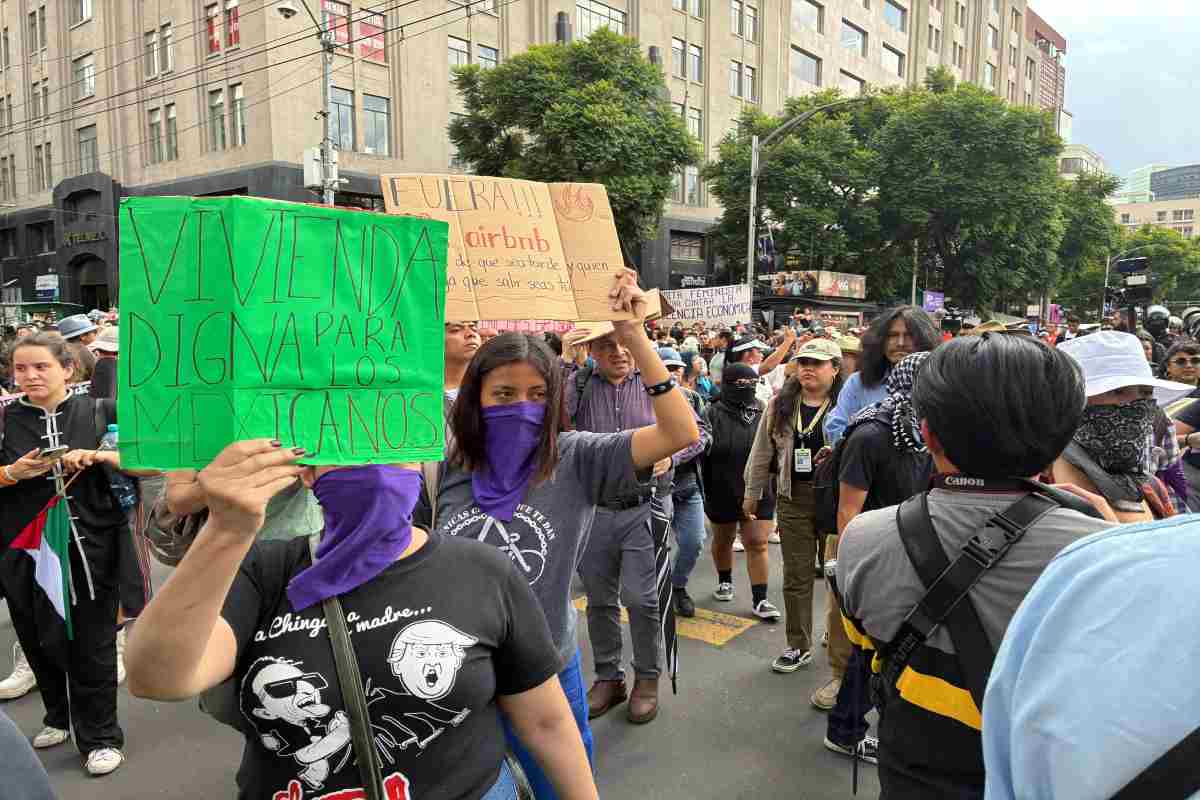 “Brugada ¡tus estrategias ignoran a víctimas de despojo!” dicen en protesta contra la gentrificación
