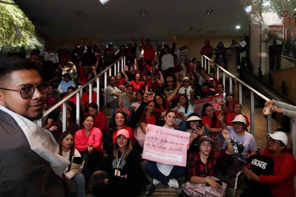 CNTE logra devolución de 10 mdp por descuentos y reunión con SEP tras irrupción a edificio y marcha