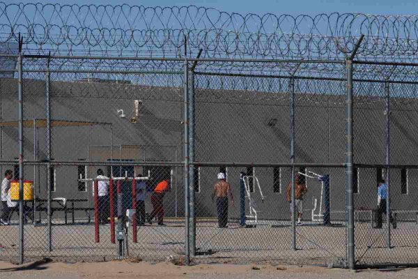 Centro de detención de migrantes de ICE