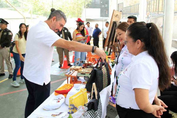 Cesan a titular de Indeporte en Chiapas tras difusión de audio que envió a menor; denuncian acoso