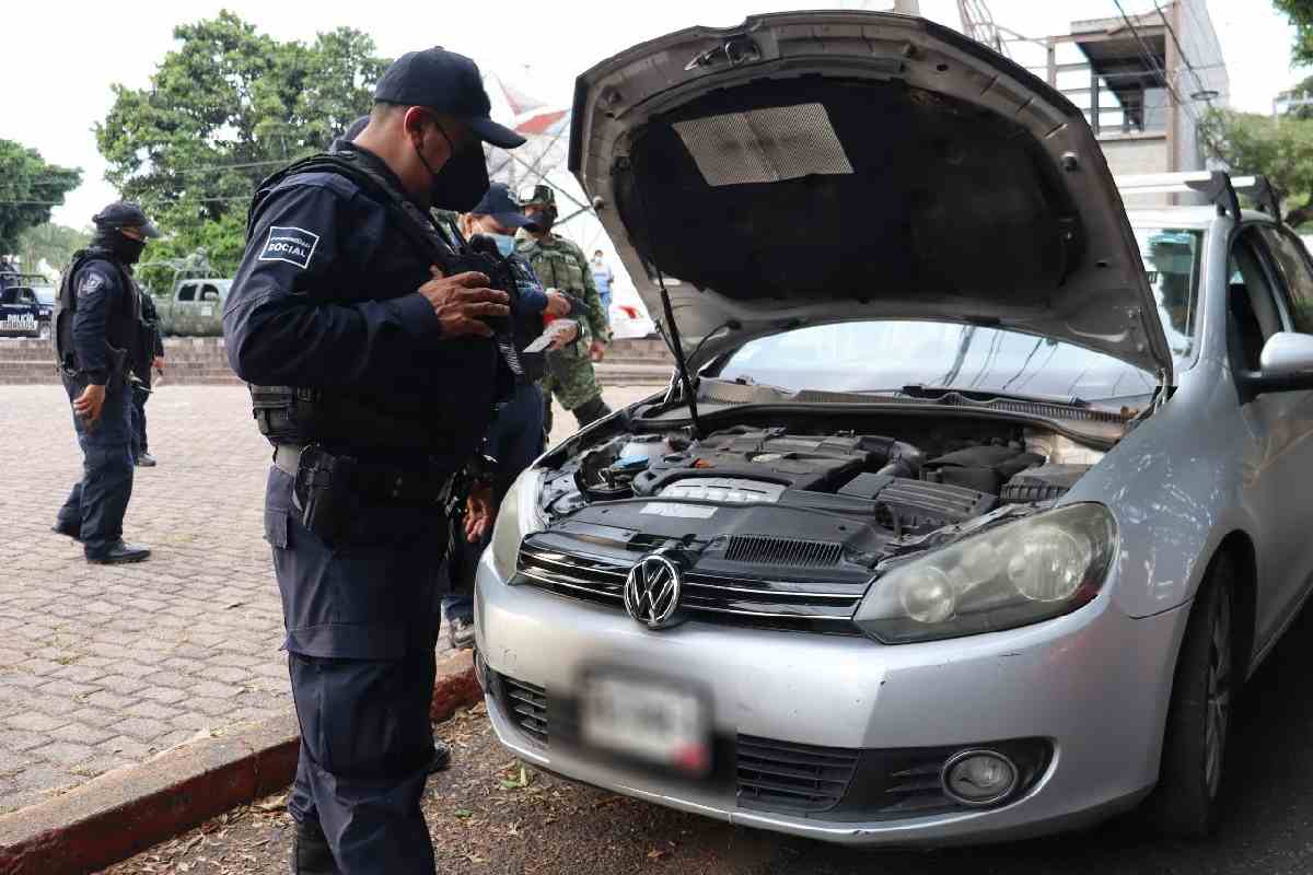 Ciberdelincuentes estafan con IA a dueños de autos robados