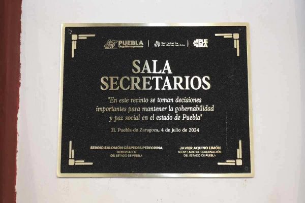 Colectiva exige retirar foto del presunto feminicida de Cecilia Monzón de la Sala de Secretarios en Puebla