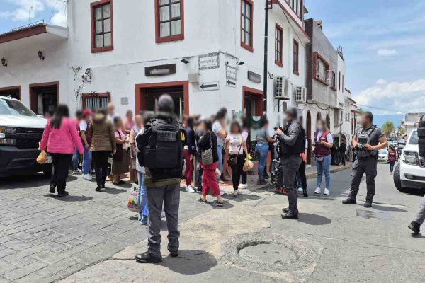 Dan borrego, pollo y carne a vecinos extorsionados de Ixtapan, tras incautar en Operación Liberación