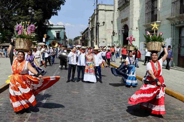 Derechos Humanos de Oaxaca investiga a policías de San Pablo Etla por exhibir a mujer desnuda