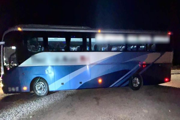 Detienen a dos sujetos por llevar 200 mil pastillas de fentanilo en un autobús en Sonora