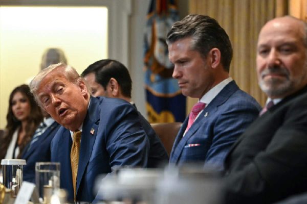 Donald Trump durante una reunión de gabinete en la que anunció nuevos aranceles para cobre y productos farmacéuticos