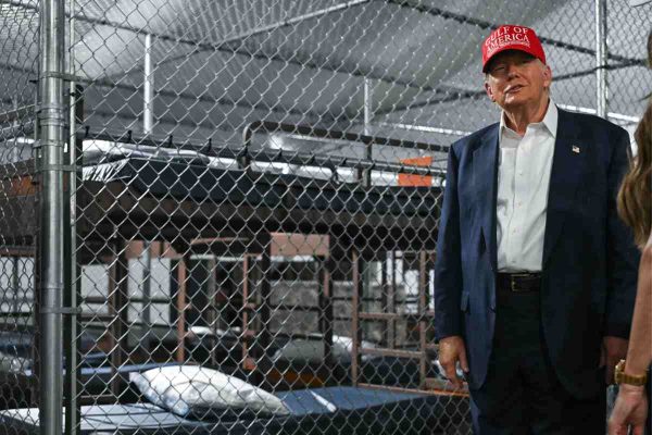 Donald Trump en Alcatraz de los Caimanes