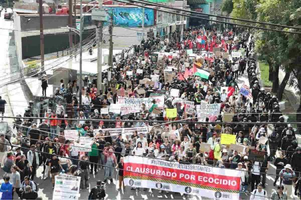 EU alerta a ciudadanos por tercera marcha contra gentrificación en CDMX, tras agresiones previas  