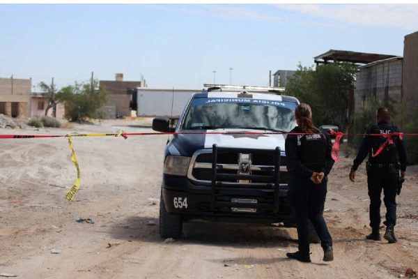 Elementos de policía municipal resguardan el crematorio de ciudad juárez