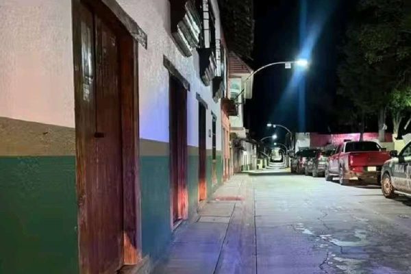 Gobierno de Guadalupe y Calvo, Chihuahua, reanuda labores tras parar por violencia; enfrentamientos siguen