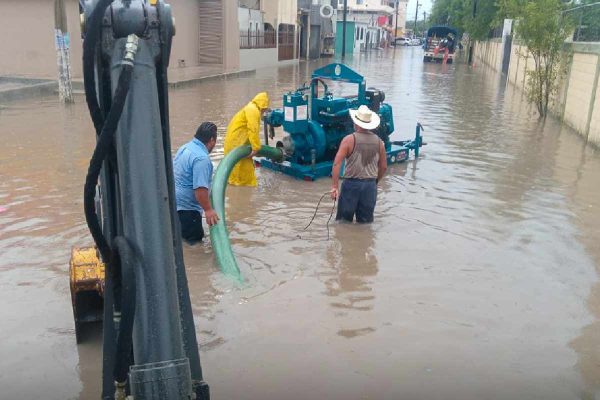 Lluvias dejan tres muertos en Tamaulipas y San Luis Potosí; cierran carreteras y evacúan a familias