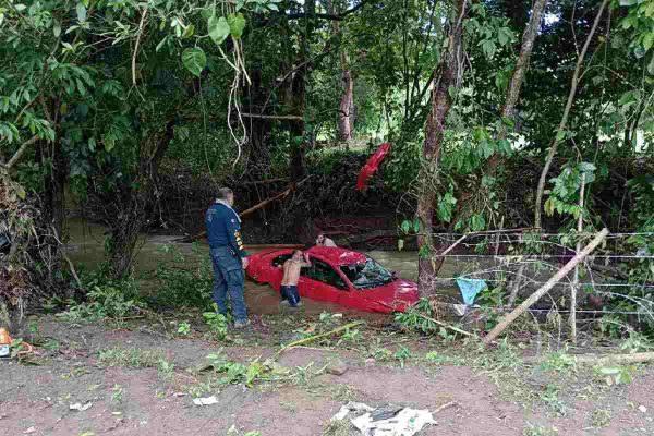 Lluvias dejan tres muertos en Tamaulipas y San Luis Potosí; cierran carreteras y evacúan a familias