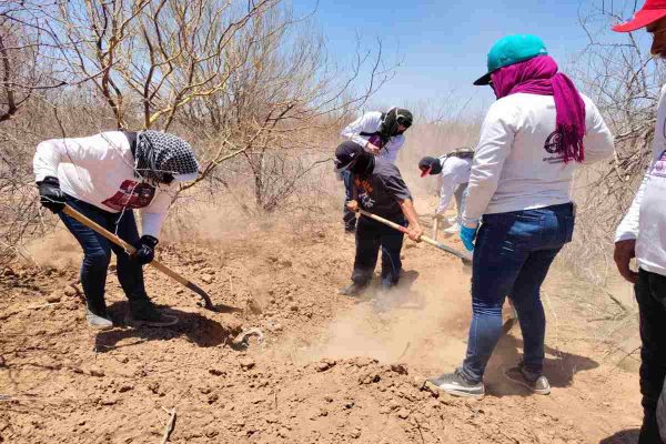 Madres Buscadoras de Sonora localizan fosas clandestinas en Hermosillo con segmentos óseos