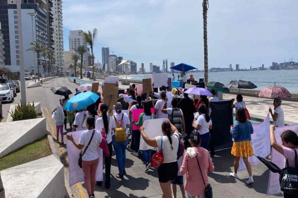 Marchan familiares de personas desaparecidas en Mazatlán; exigen respuestas de fiscalía de Sinaloa