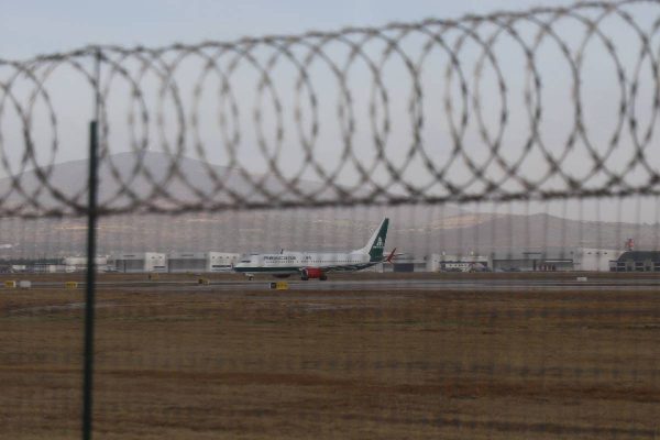 México defiende reducción de operaciones en el AICM y destaca resultados del AIFA tras acusaciones de EU